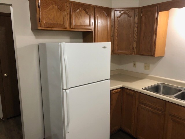 Kitchen - 330 Erie St SE