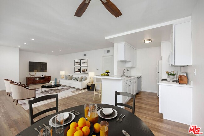 Foto del edificio - 12801 Moorpark St