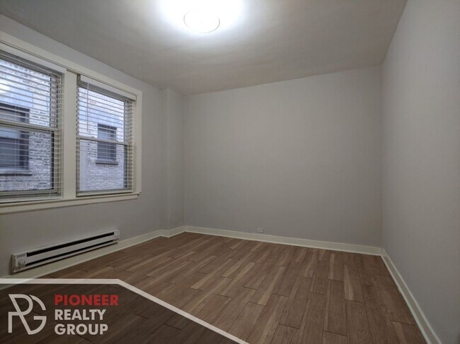 Foto del edificio - 511 W Belmont Ave