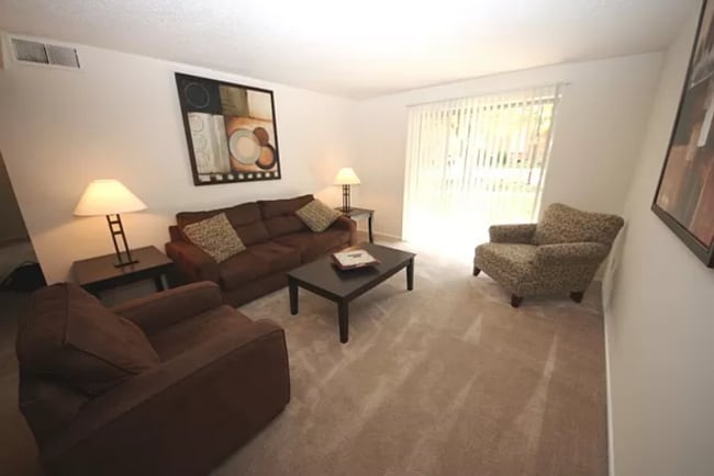 Building Photo - Waterford Square