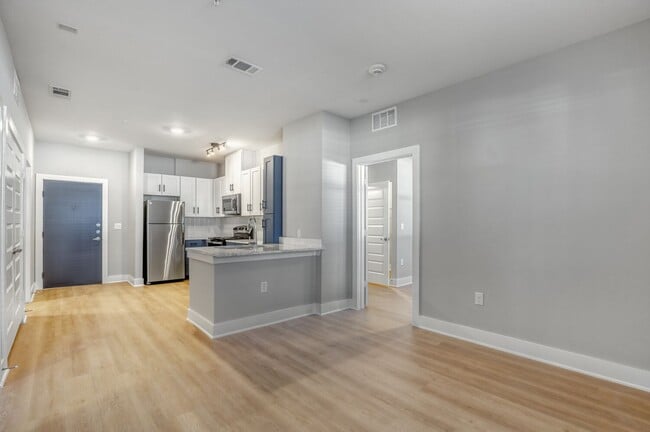 Building Photo - Red Oaks