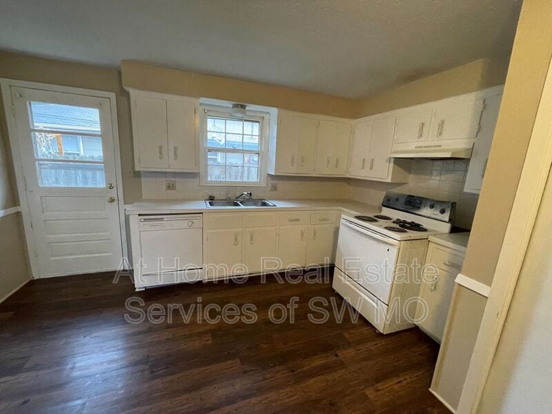 513 A E Downing, Springfield, MO 65807 Condo for Rent in Springfield