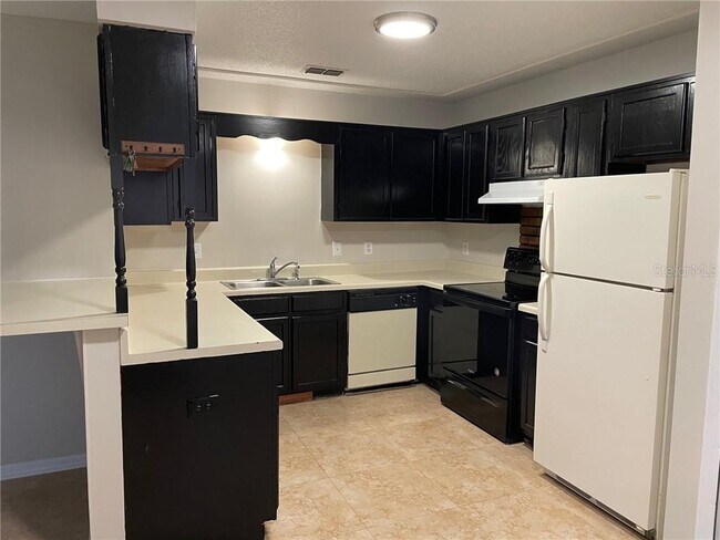 Building Photo - 496 Tamarack St