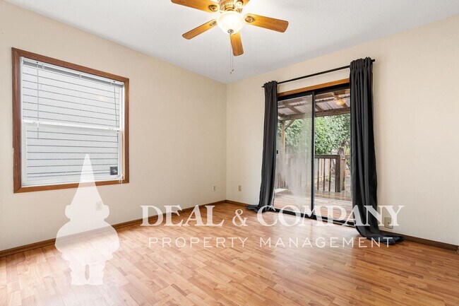 Foto del edificio - Delightful University Park Colonial