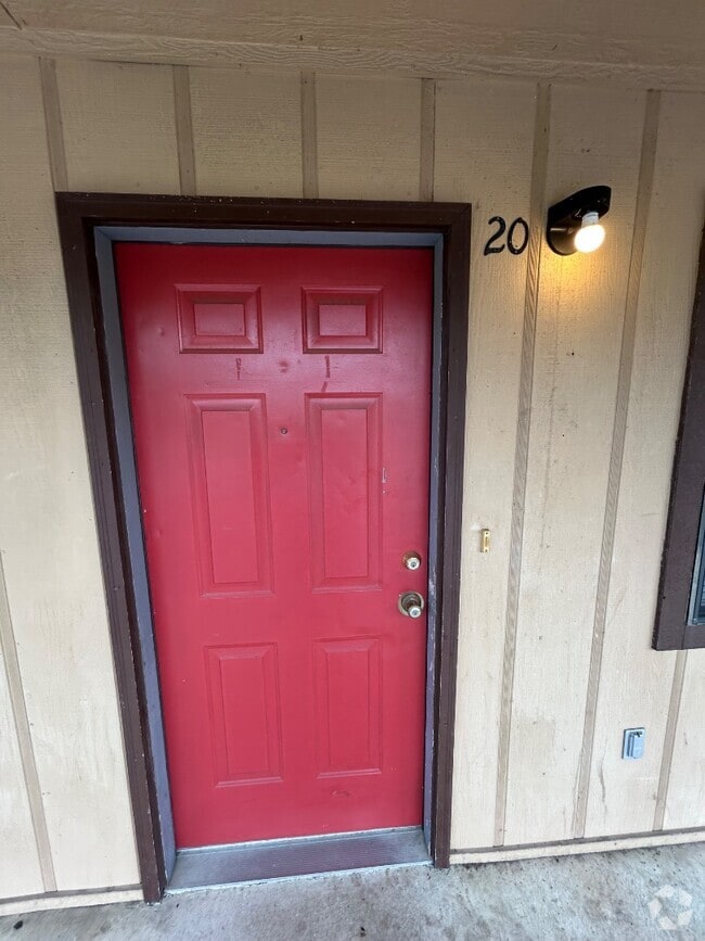 Building Photo - 721 N Vinita Ave