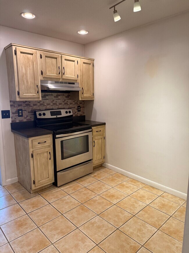 Cocina comedor - 166 Old Brookfield Rd