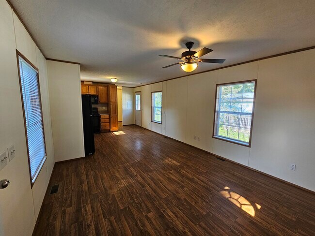 Foto del edificio - 16 Woodside Ln