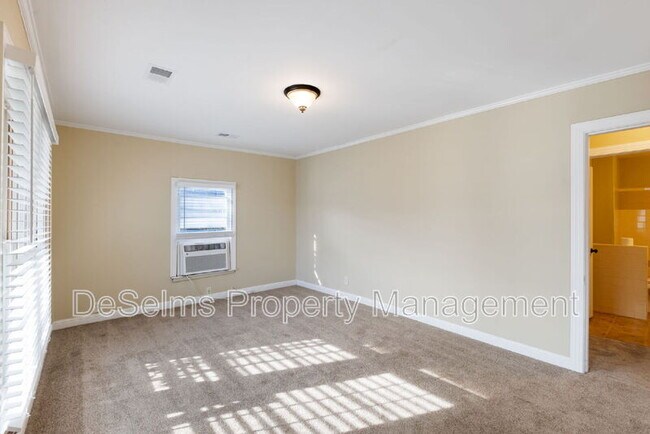 Foto del edificio - 922 Wedgewood Ave