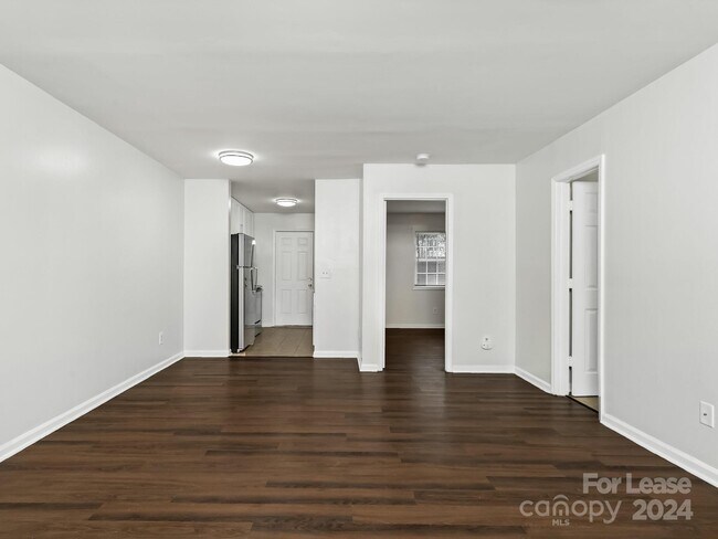 Foto del edificio - 2611 Holton Ave