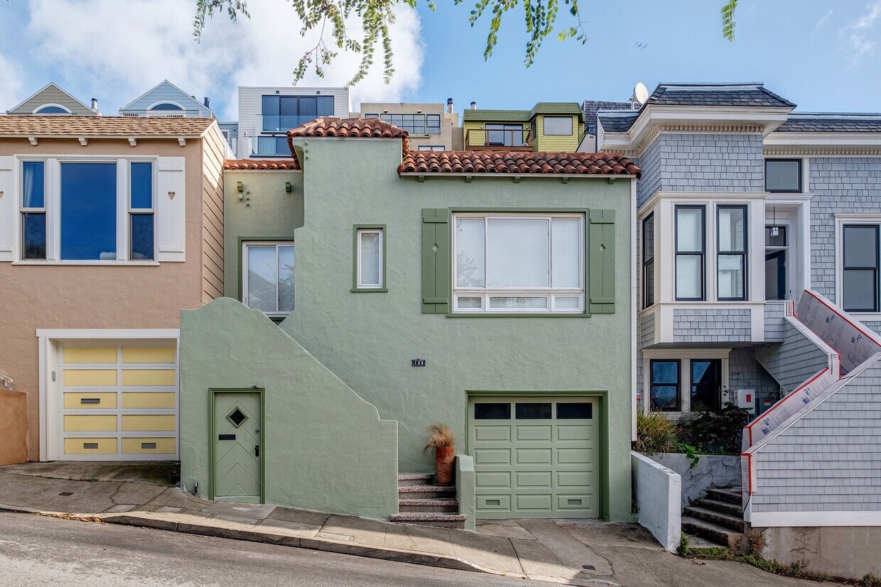 Foto principal - 129 Winfield St