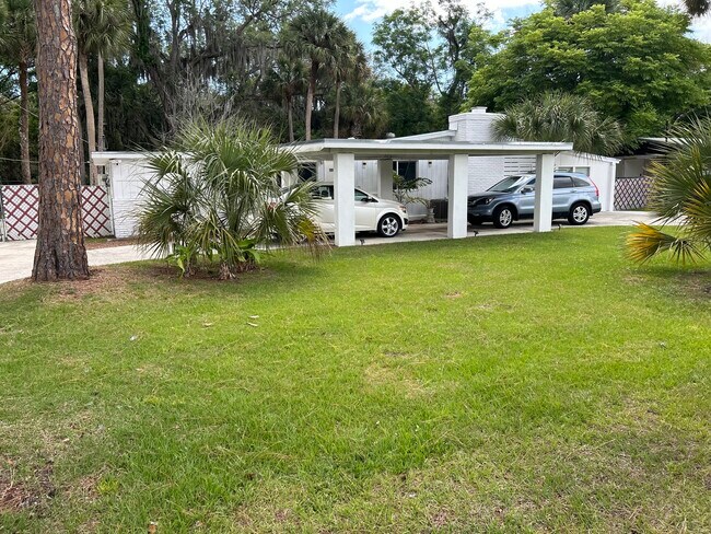 Foto del edificio - 80 Katherine Blvd