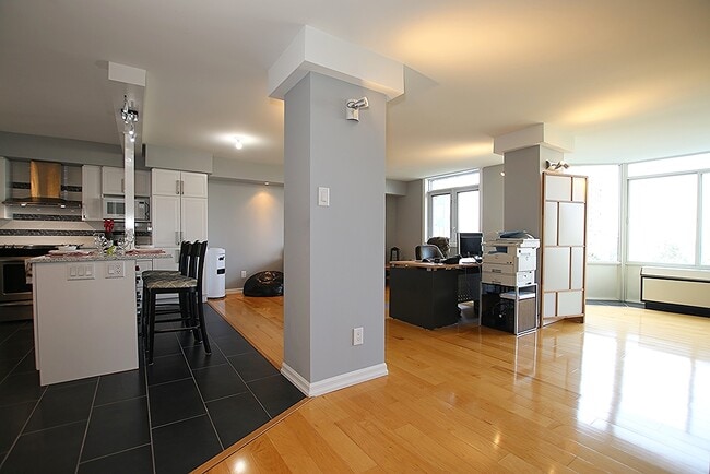 Building Photo - 1025 Grenon Ave