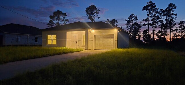 Foto del edificio - Brand New, 2/2/1 Single Family Home-Great ...