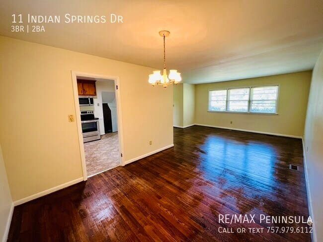Foto del edificio - Mid-Town NN Split-Level 3bed, 1.5bath