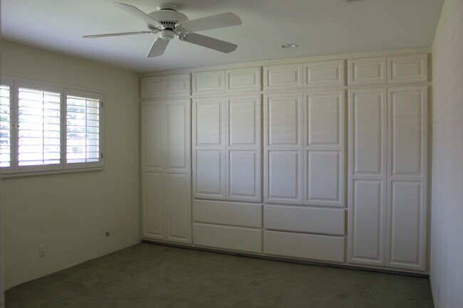 Building Photo - 2026 E Santa Clara Ave