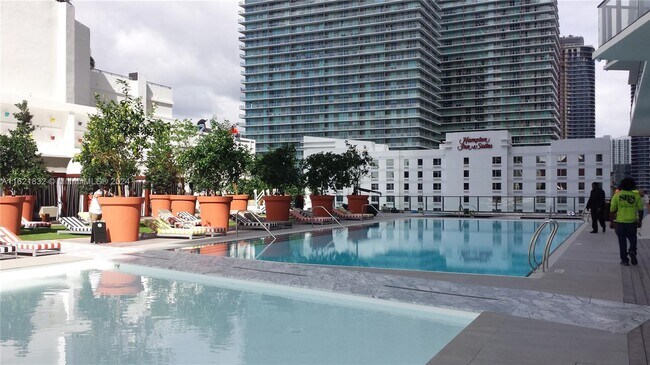 Foto del edificio - 1300 S Miami Ave
