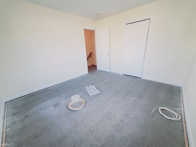 Building Photo - 3 br, 1.5 bath Townhome - 42 Keith St Apt 2
