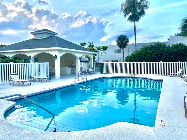 Building Photo - 1011 Steven Patrick Ave