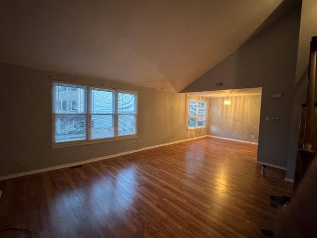 Building Photo - 108B Chaucer Rd