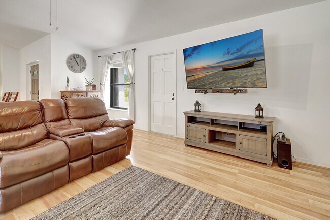 Foto del edificio - 98 Chardon Pl