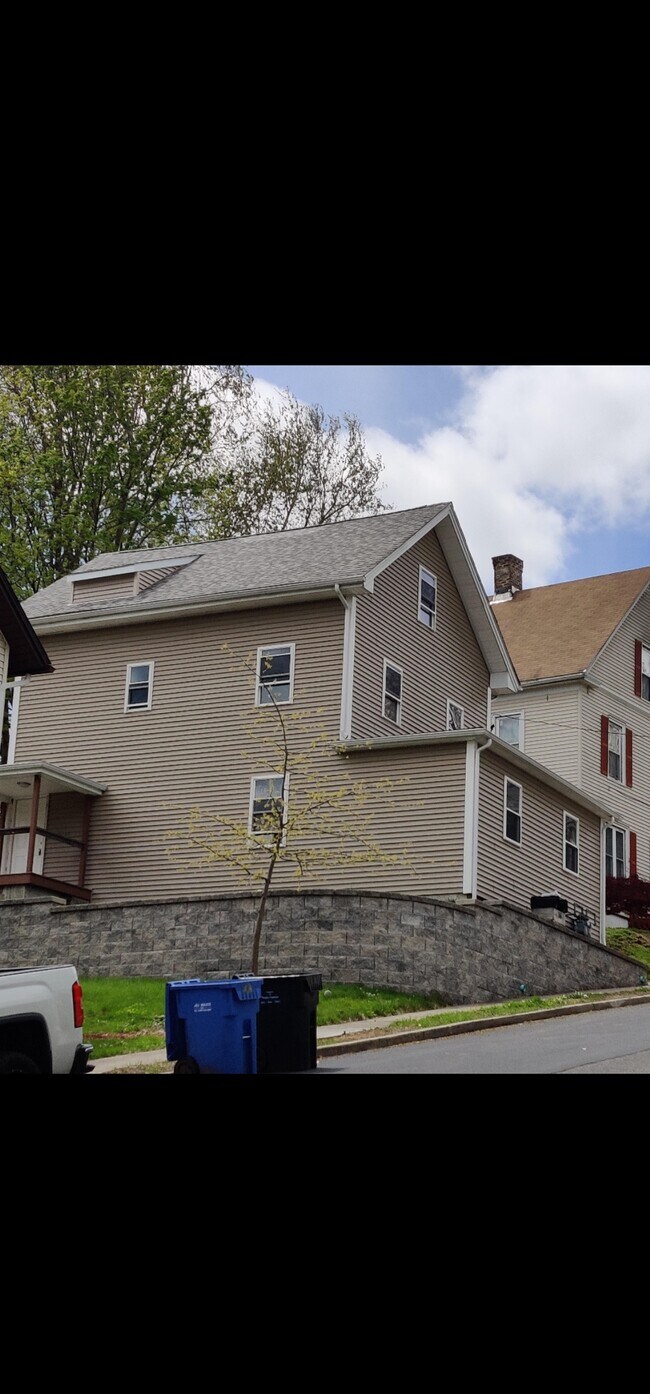 Building Photo - 16 Klock St