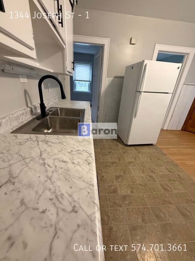 Building Photo - 1344 Joseph St