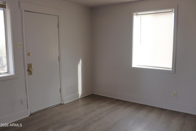 Foto del edificio - 540 Graham Pl