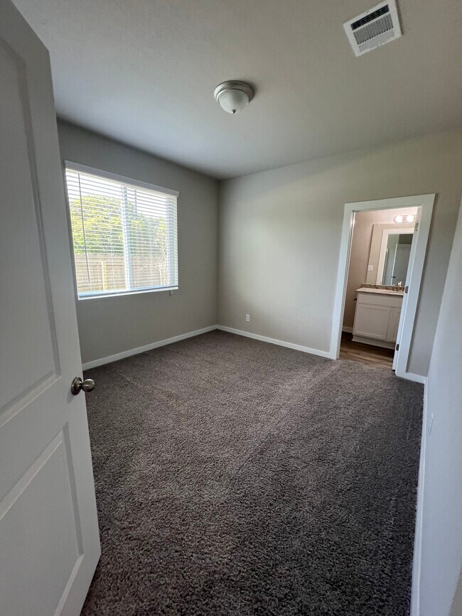 Building Photo - 21527 Sir Walter Ln