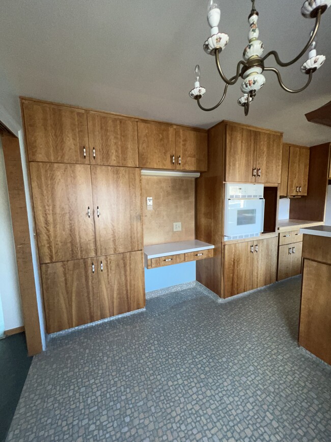 Kitchen cabinets - 1026 S Garden Dr