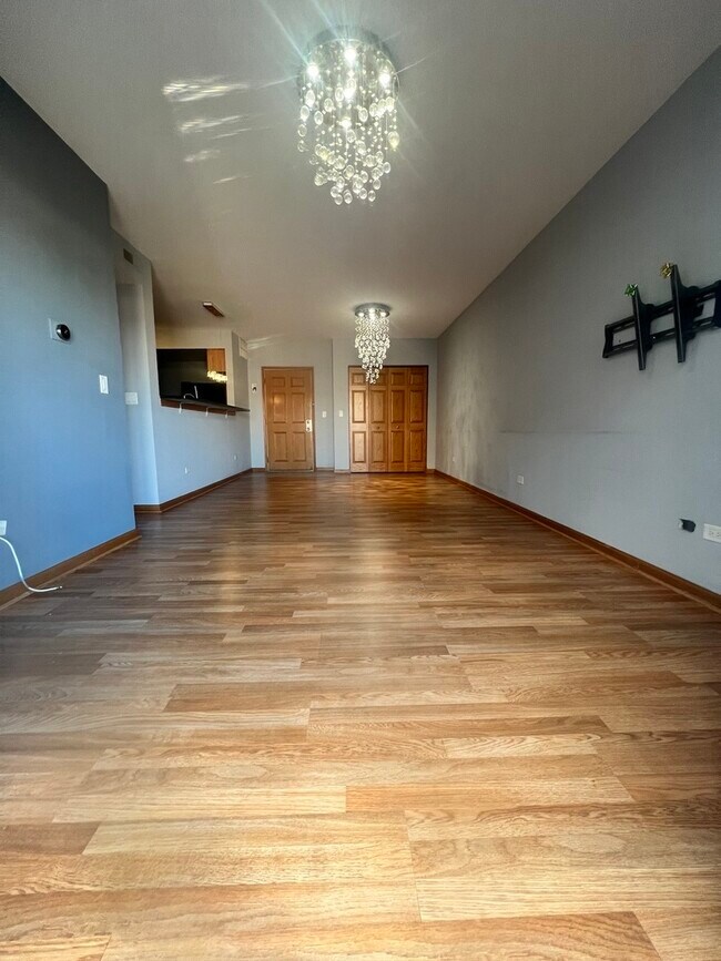 Foto del edificio - 6560 W Diversey Ave