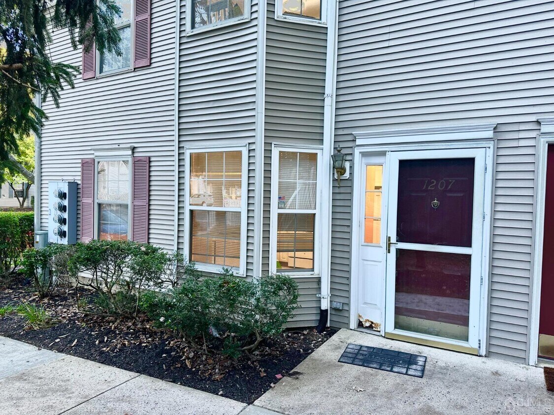 Primary Photo - 1207 Cypress Ln
