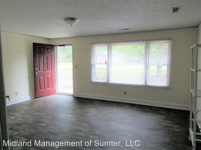 Building Photo - 1045 Lewis Rd