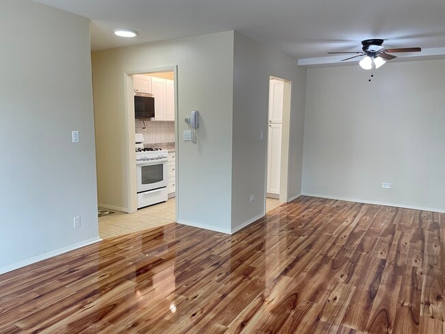 Building Photo - 9S201 Lake Dr