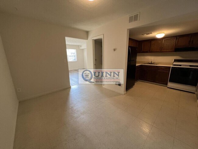 Foto del edificio - 56 Willow Ct