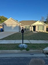 Building Photo - 745 Park Ln