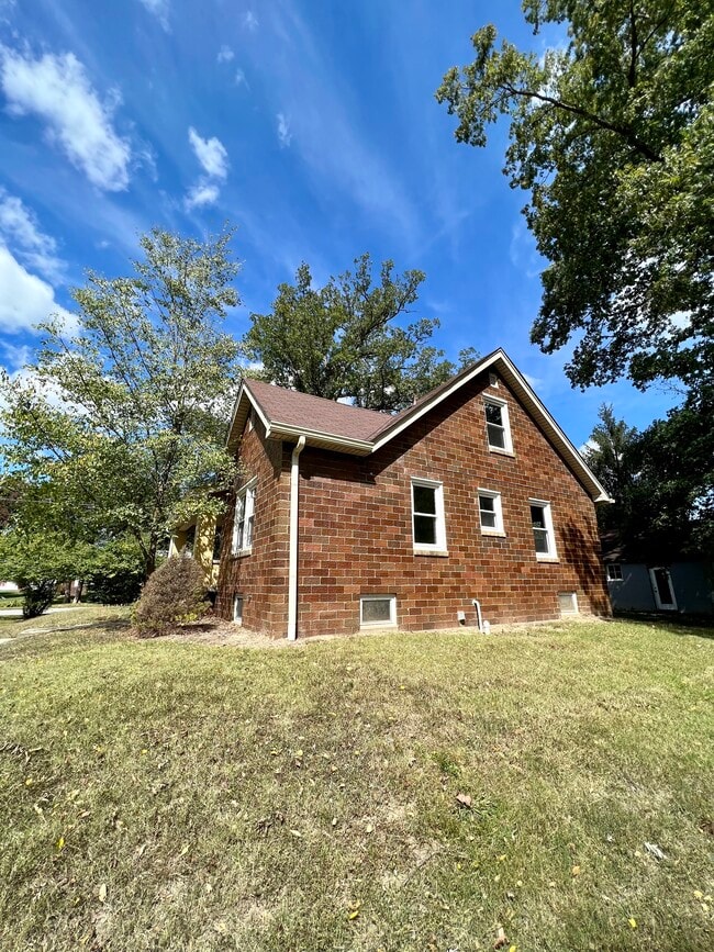 343 Villa Dr, Sellersburg, IN 47172 House Rental in Sellersburg, IN