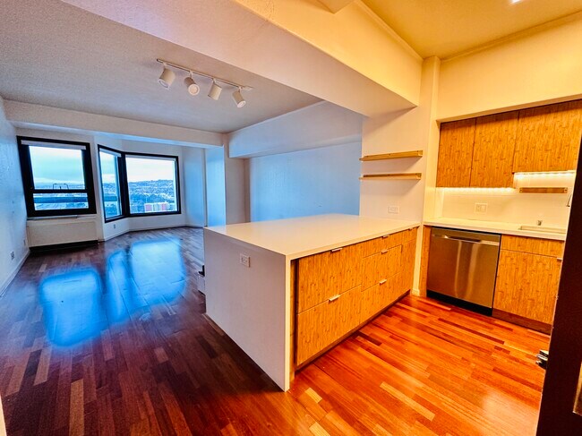 Foto del edificio - 6363 Christie Ave