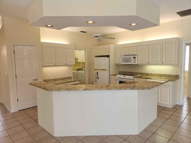 Foto del edificio - 5282 Far Oak Cir