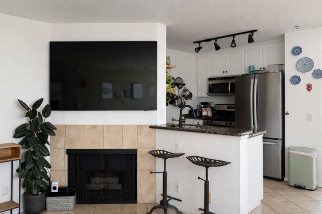 Foto del edificio - 7320 Hawthorn Ave