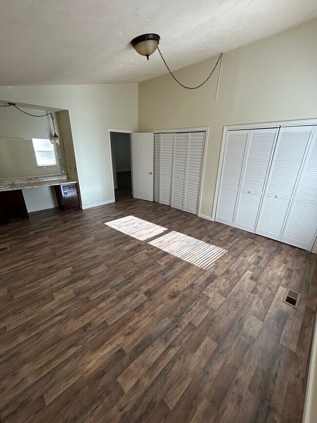 Foto del edificio - Perfectly Located Carrollton City Duplex!