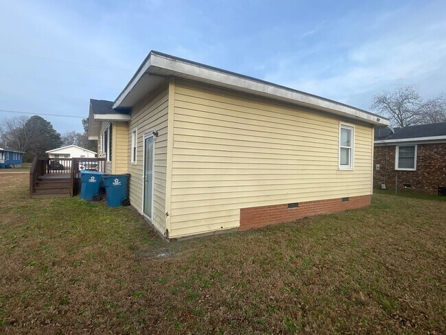 Foto del edificio - Ranch Located in the Heart of Dunn