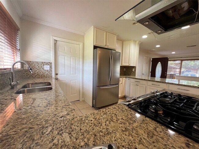 Foto del edificio - 4311 Benning Dr