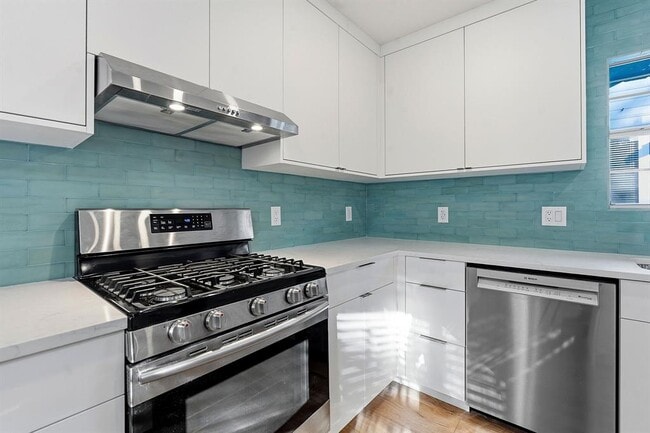 Building Photo - 827 Gullett St