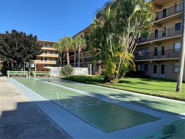 Building Photo - 2525 W Bay Dr