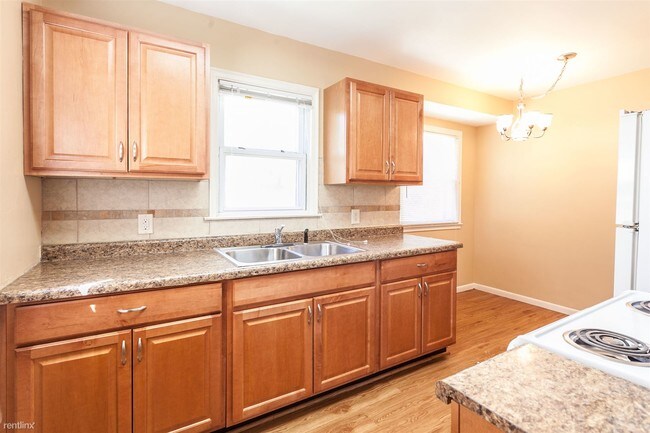 Foto del edificio - 3227 Logan Ave N