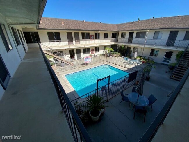 Foto del edificio - 12022 Birch Ave
