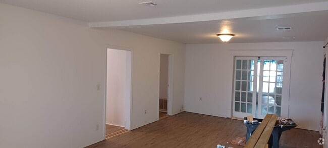 Building Photo - 505 W Maple