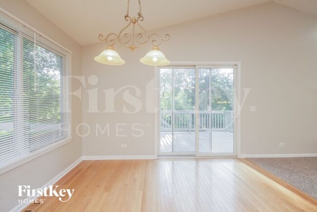 Building Photo - 5096 Maple Hill Dr