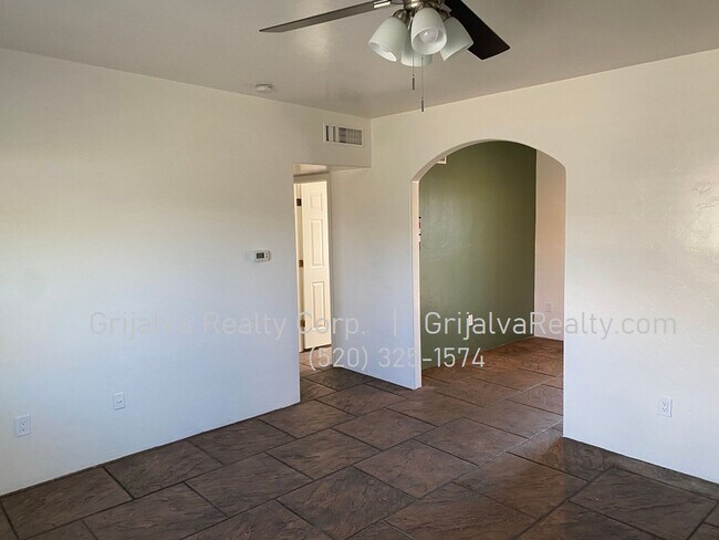 Foto del edificio - 2645 N Edith Blvd
