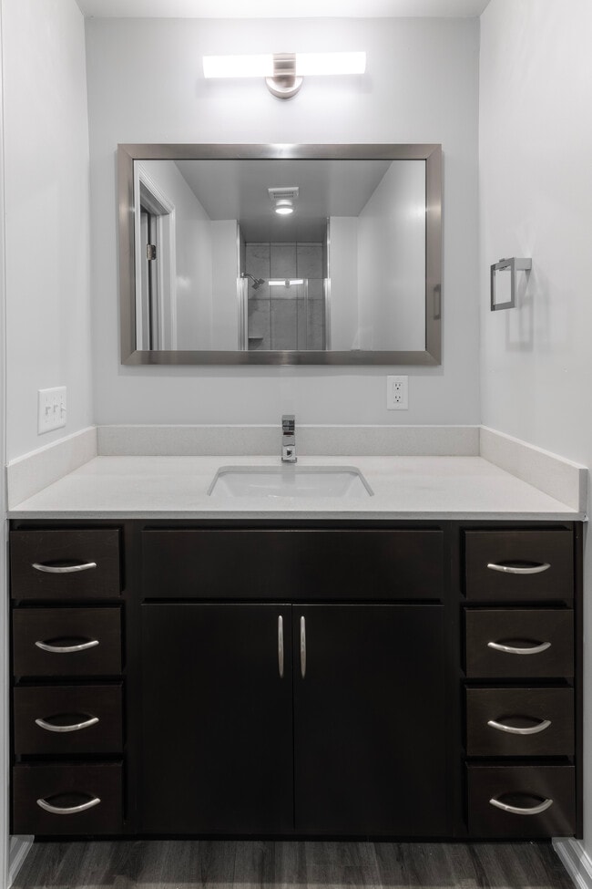 Building Photo - Riverbend Apartments